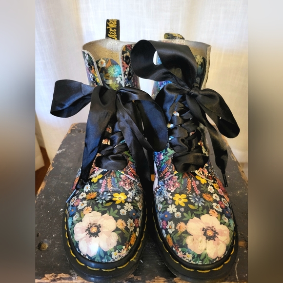 Dr. Martens Pascal Floral Boots, Size 7 US - Picture 2 of 4
